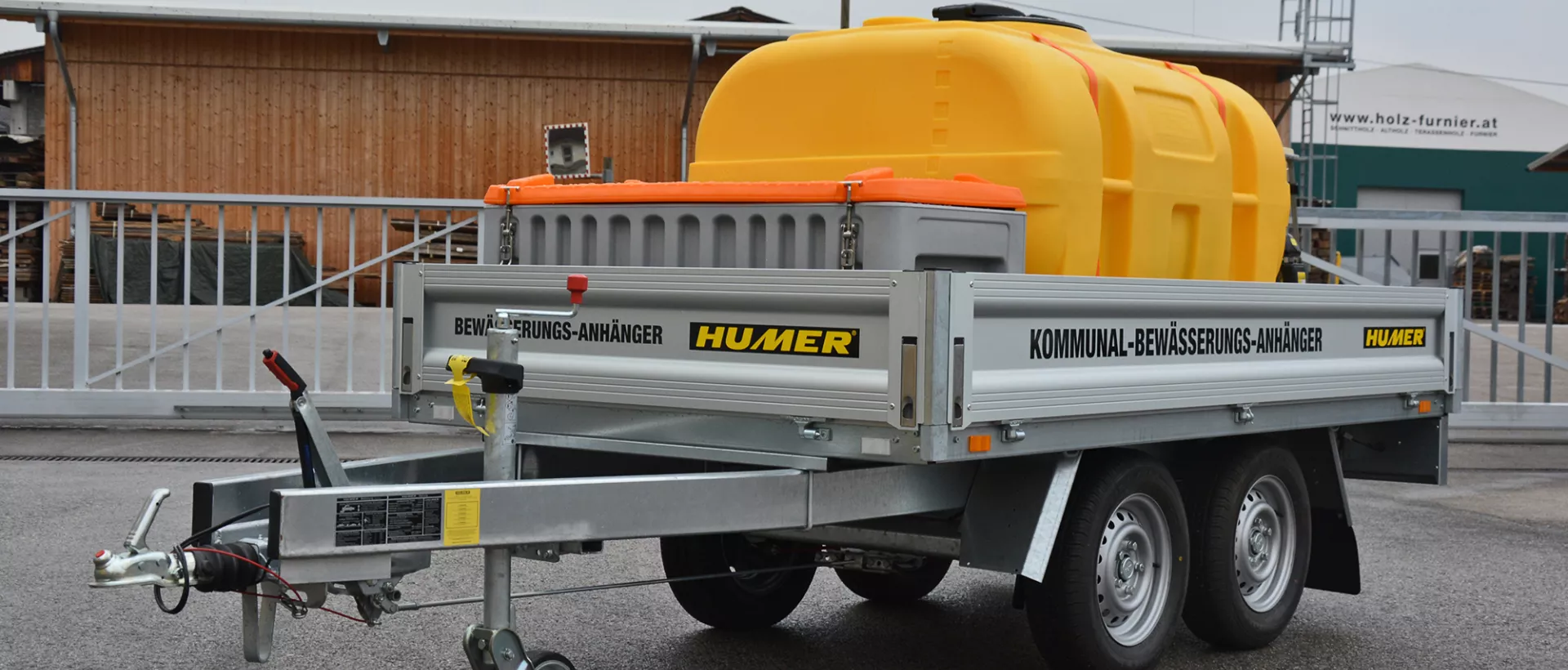 HUMER Bewesserungsanhänger von vorne