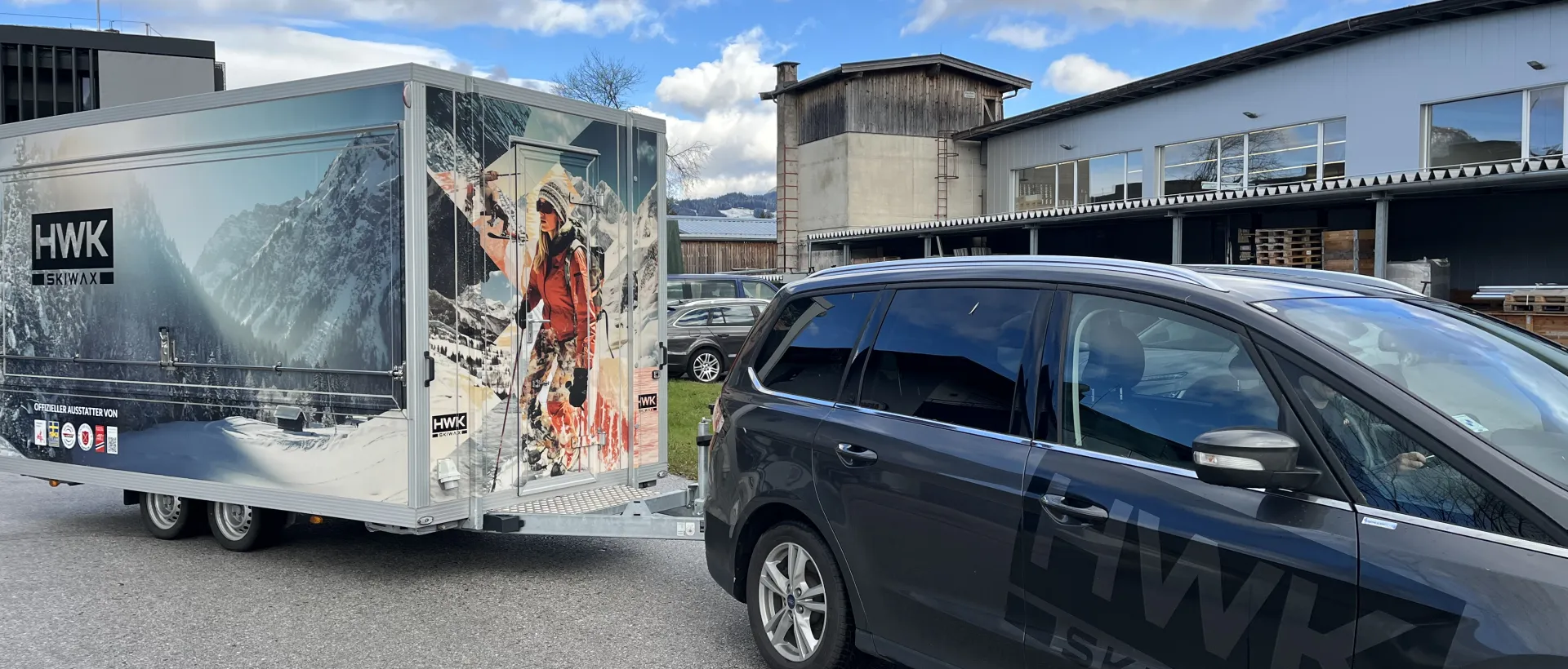 HUMER Promotionanhänger WAX Aussen gesamt