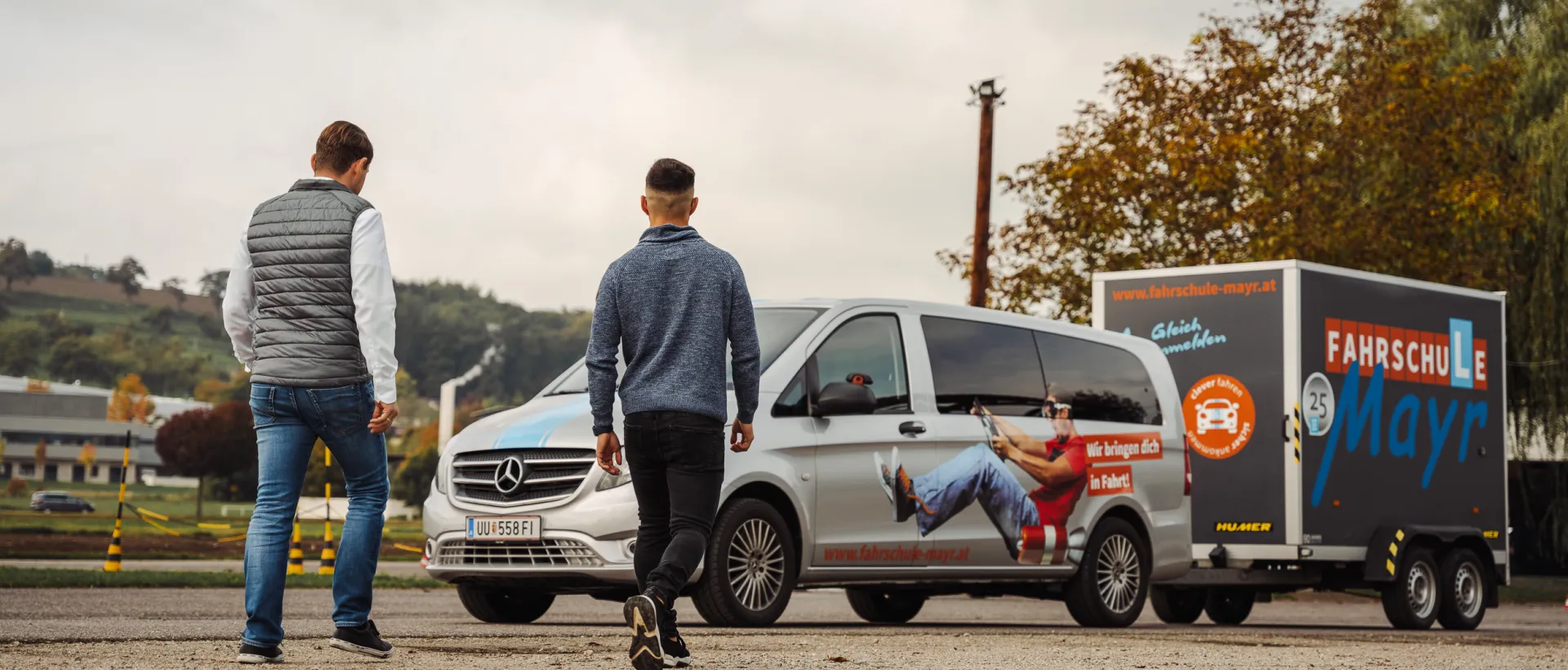 HUMER Anhänger für Fahrschule Mayr