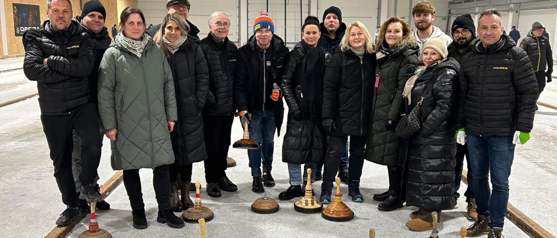 HUMER Team beim Eisstockschießen