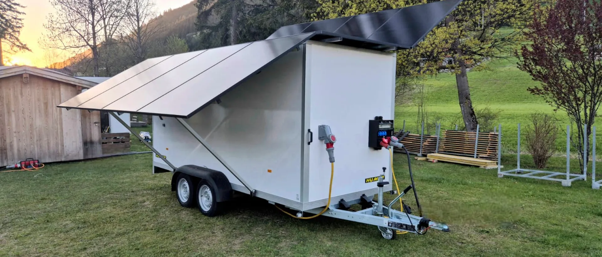 HUMER Mobiler Energiespeicher