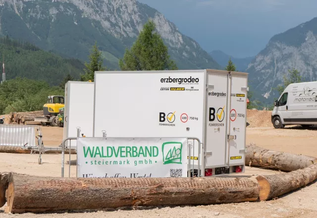 HUMER Anhänger und Erzberg Rodeo