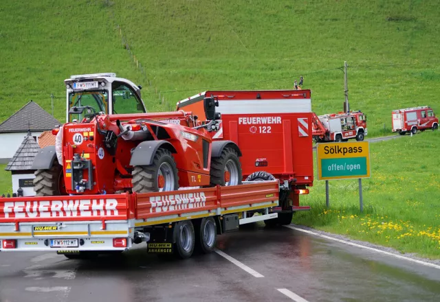 HUMER Tieflader HTT1400 Sonderbau-im Einsatz