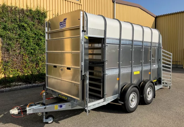 HUMER Sonderbau ifor Williams aussen vorne