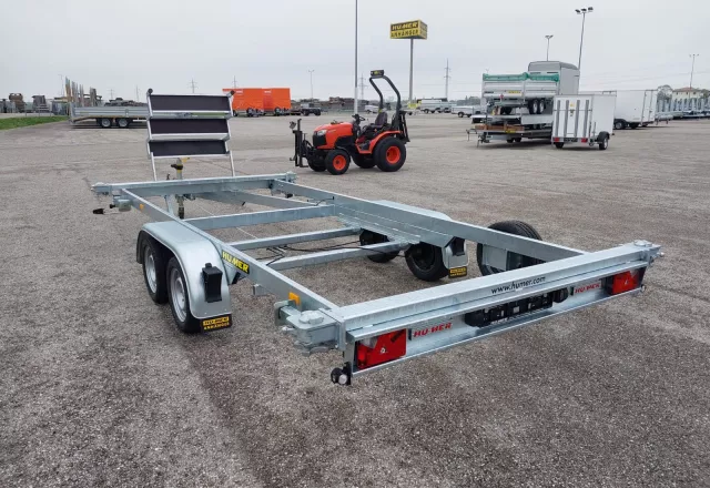 HUMER Fahrgestell von hinten seite eingeklappt