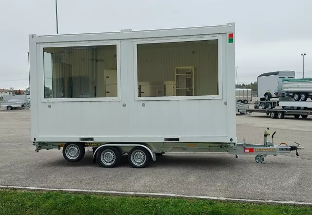 HUMER Fahrgestell mit Container Seitenansicht 