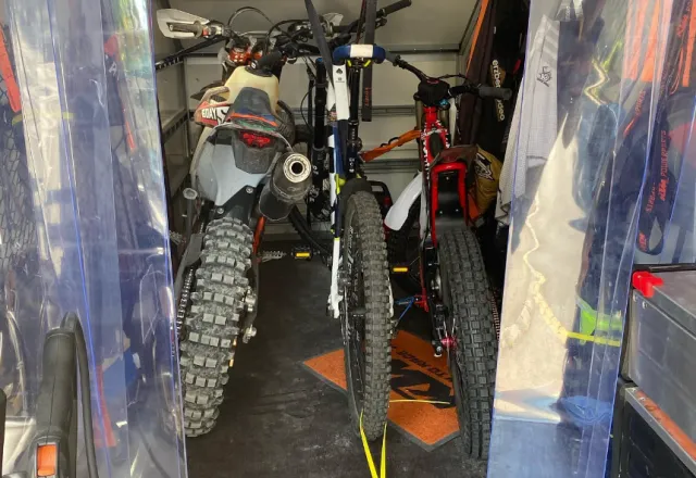 HUMER vollgepackt
