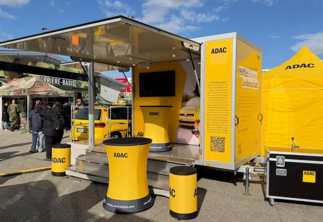 HUMER-Promotionanhänger ADAC