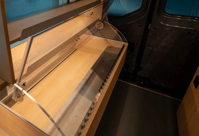 HUMER BACK-MASTER 320 Auslage