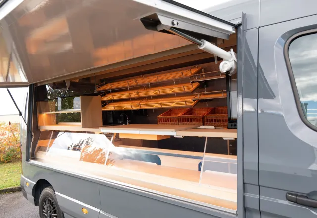 HUMER BACK-MASTER 320 Innenraum