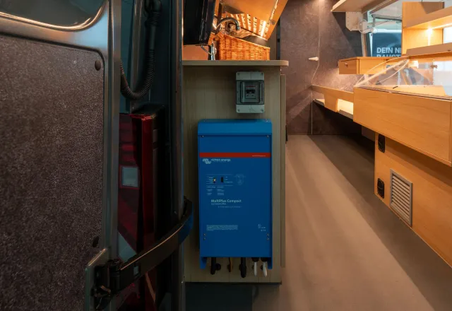 HUMER BACK-MASTER 320 Stromversorgung