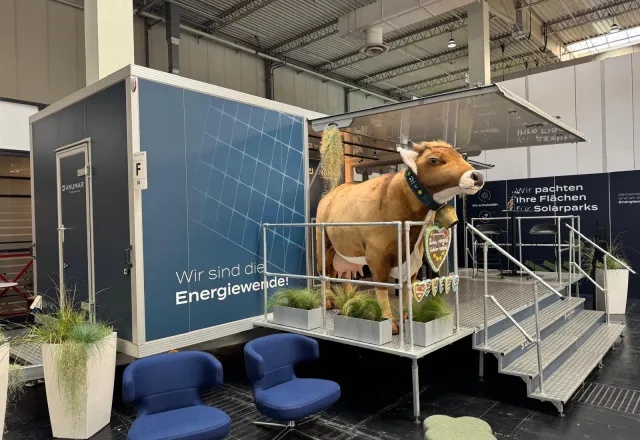 HUMER Promotionanhänger ANUMAR Seitenansicht