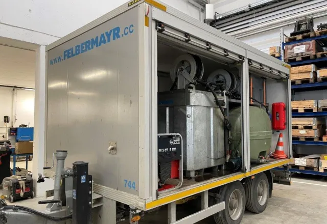 Humer_sonderbau_TandemTieflader-Kofferaufbau Seitenansicht