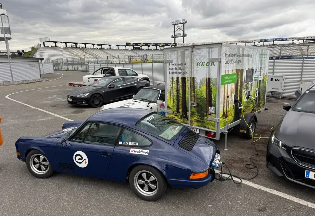 Ladevorgang des HUMER Anhängers 