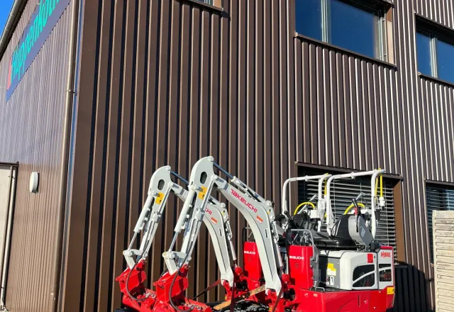 HUMER transportiert die neuen Takeuchi-Hybridmodelle für Huppenkothen HUMER transportiert die neuen Takeuchi-Hybridmodelle für Huppenkothen