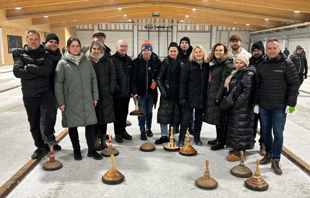 HUMER Team beim Eisstockschießen