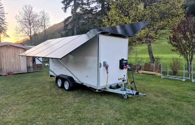 HUMER Mobiler Energiespeicher