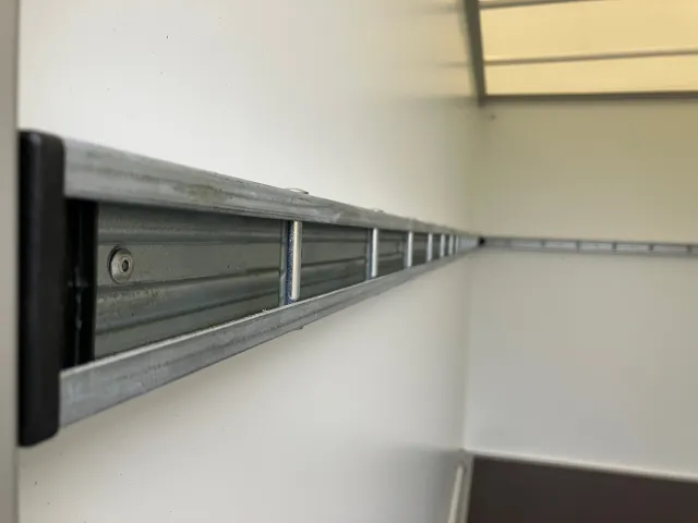 Kofferanhänger KL Rampe 254x141x153 1300kg/14 Neu 2021