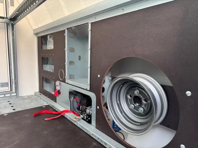 Race Sport Humer/Brian James 550x210x199 3000 kg 