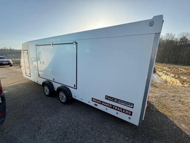 Race Sport Humer/Brian James 550x210x199 3000 kg 