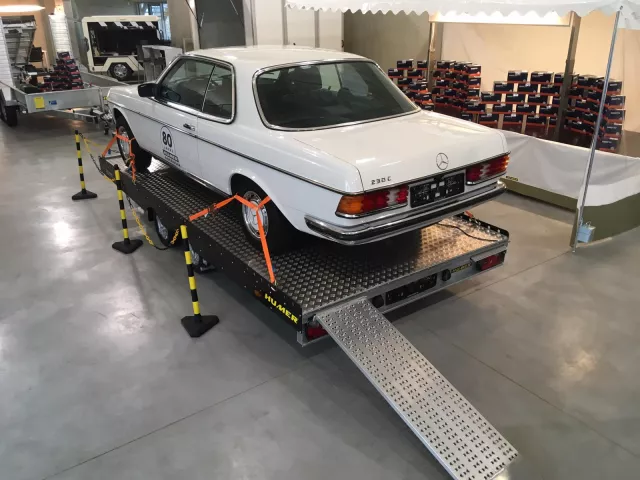 Automobil Ausstellungsfahrzeug Mercedes 230C