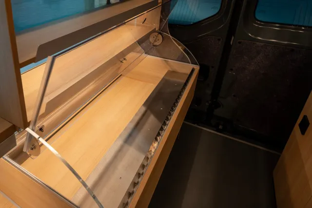 HUMER BACK-MASTER 320 Auslage