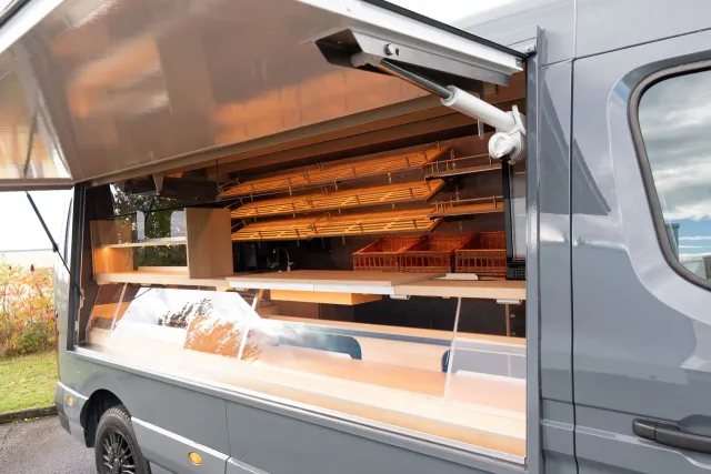 HUMER BACK-MASTER 320 Innenraum