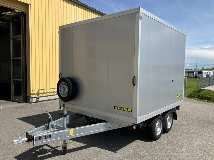 Storno-Busanhänger vorne