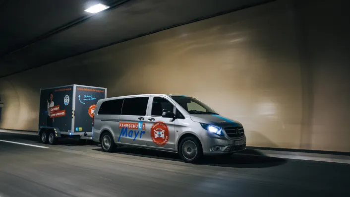 HUMER Anhänger Fahrschule Mayr