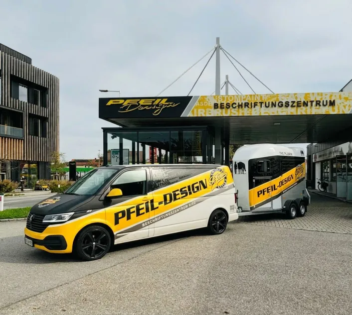 HUMER und Pfeil-Design