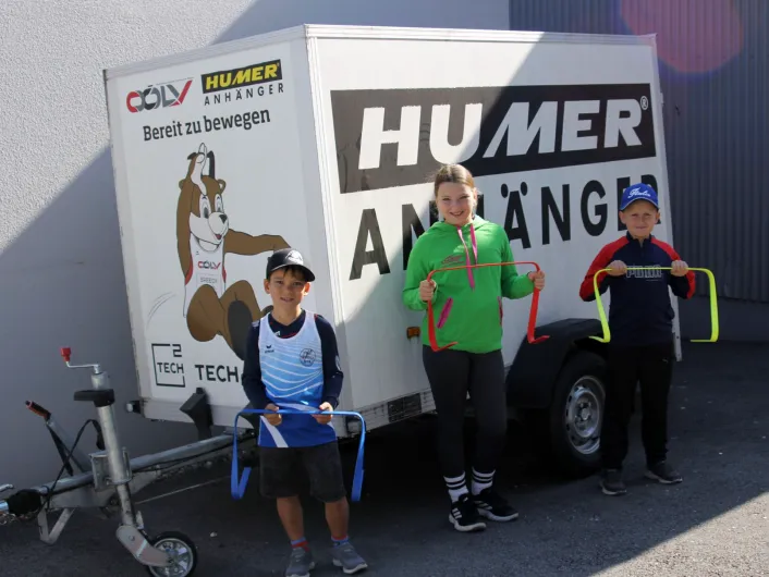 Humer Anhänger mit Kindern des OÖLV
